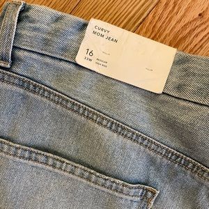 American Eagle women’s curvy mom jean size 16 NWT